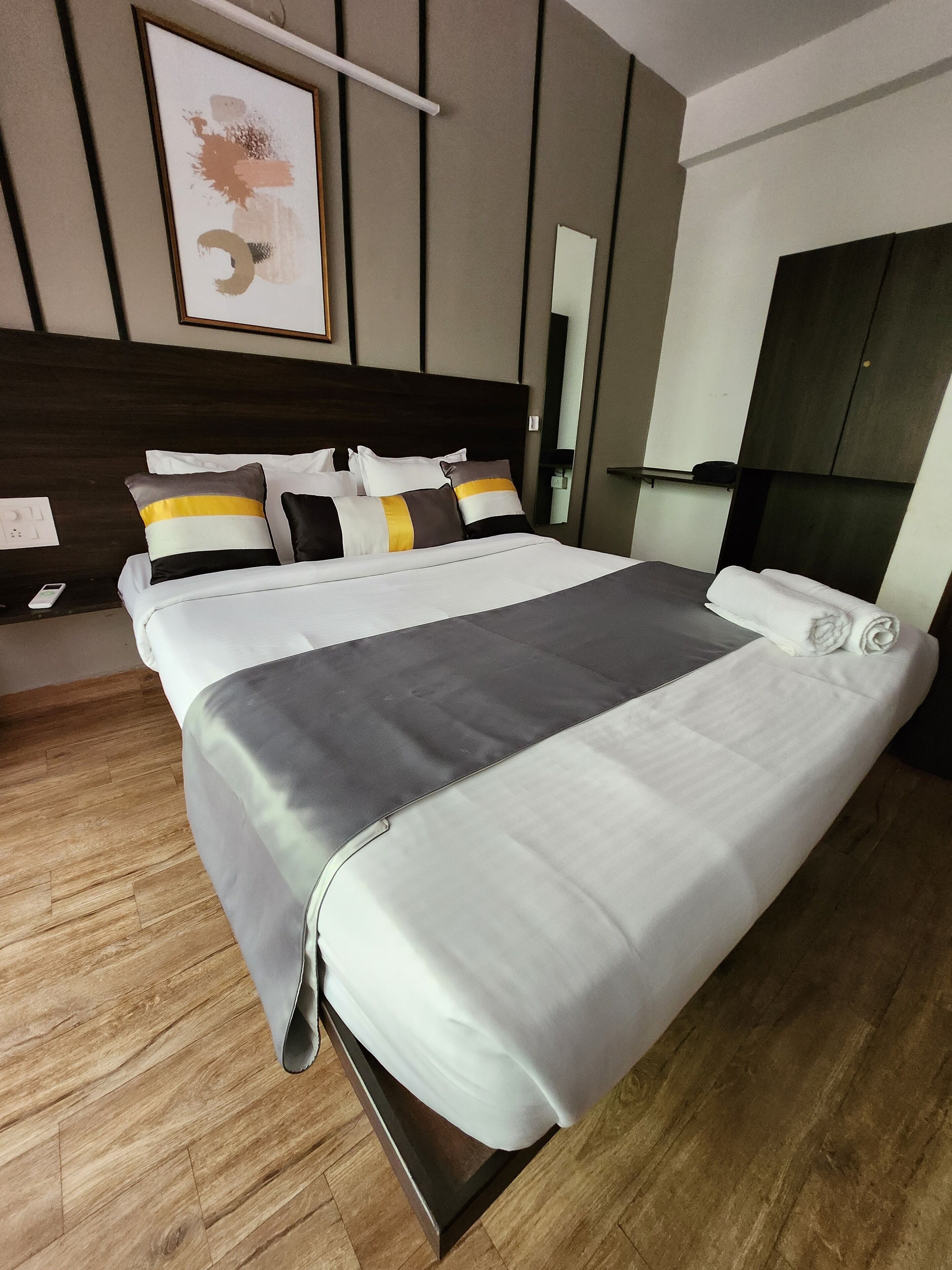 Deluxe Room, Balcony | 1 bedroom, free WiFi, bed sheets
