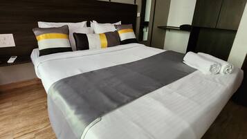 Deluxe Room, Balcony | 1 bedroom, free WiFi, bed sheets
