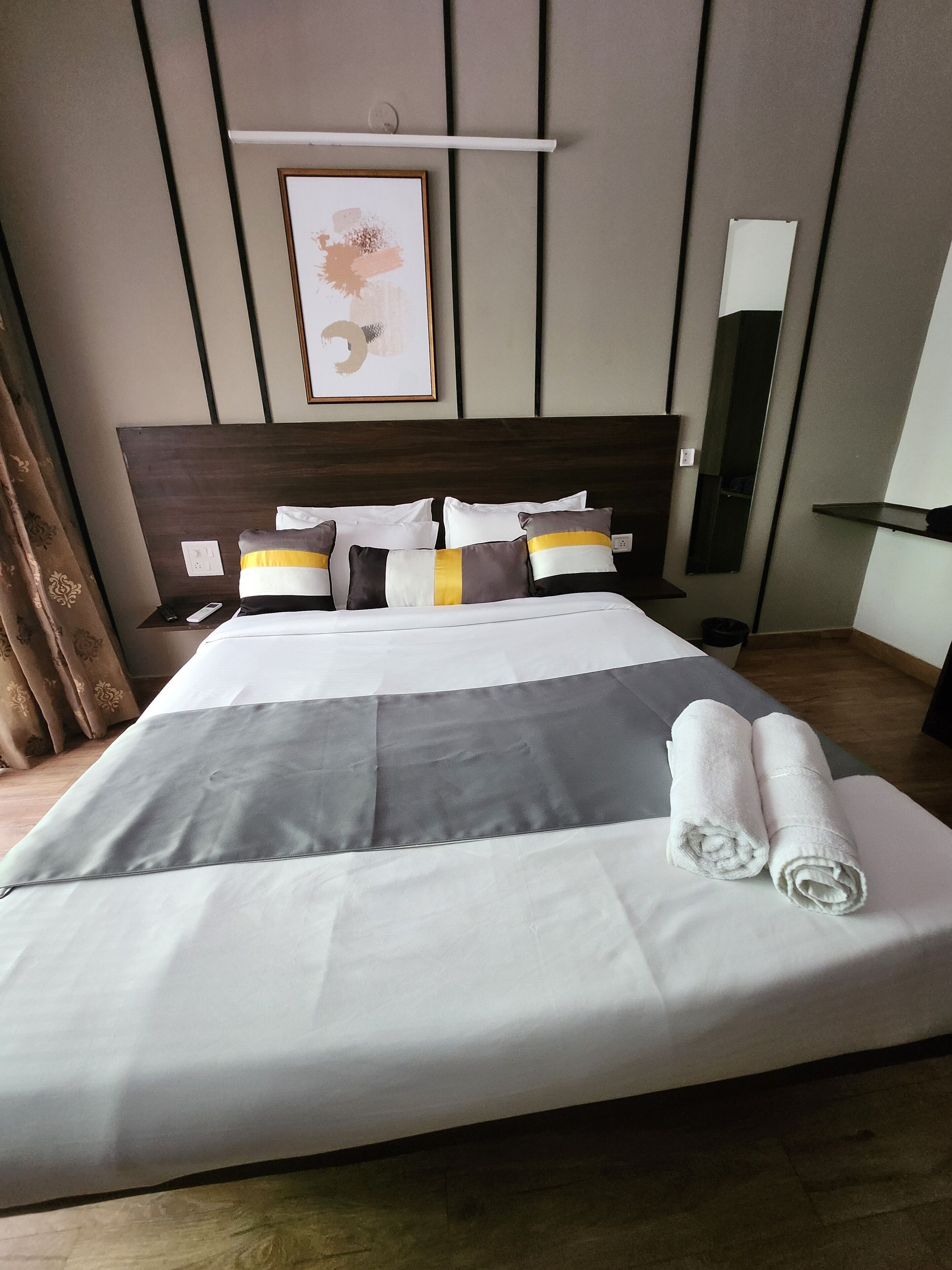 Deluxe-Zimmer, Balkon | 1 Schlafzimmer, kostenloses WLAN, Bettwäsche