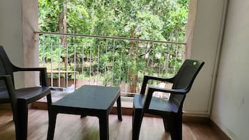 Deluxe Room, Balcony | Balcony