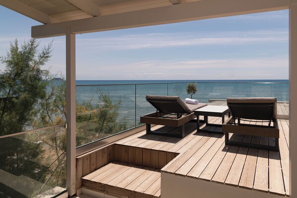 Junior Studio Suite, Sea View | Beach/ocean view