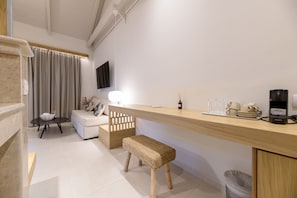 Superior Studio Suite, 1 Bedroom, Sea View | Living area