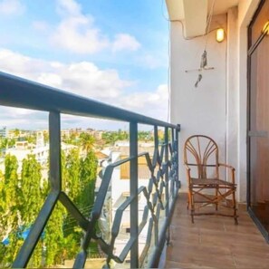 City Apartment | Balcony - Lux Suites Juniours Apartment Bamburi (Mombasa)