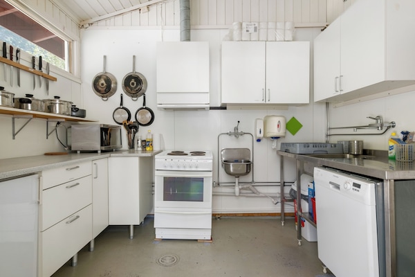 Kühlschrank, Geschirrspüler, Kochgeschirr/Geschirr/Besteck