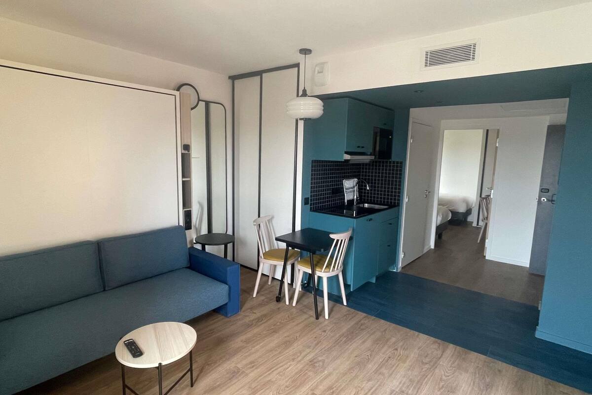 Apartment, 1 Bedroom | Premium bedding, blackout drapes, soundproofing, iron/ironing board