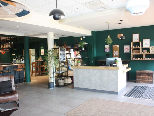 Reception - Aparthotel Adagio Access Porte De Camargue (Saint-Martin-de-Crau)