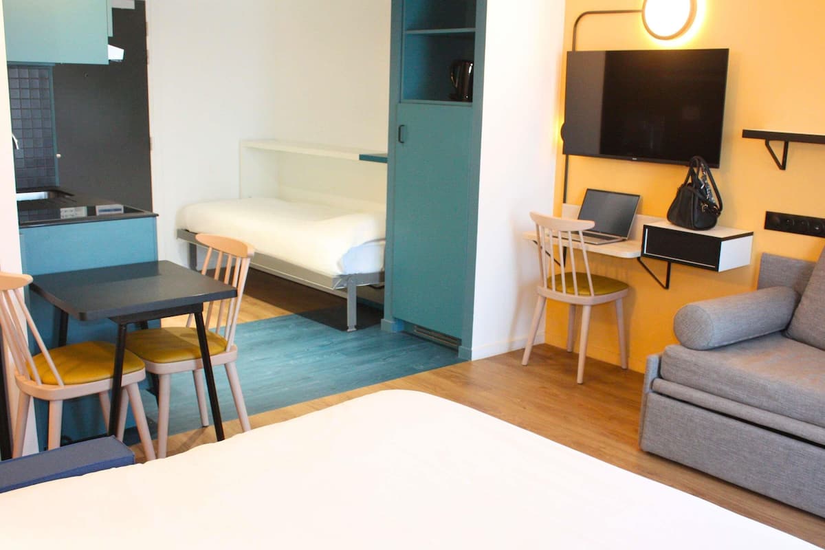 Studio, Multiple Beds | Premium bedding, blackout drapes, soundproofing, iron/ironing board