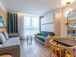 Ropa de cama de alta calidad y cortinas blackout