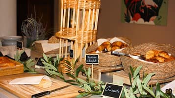 Päivittäinen buffetaamiainen maksusta