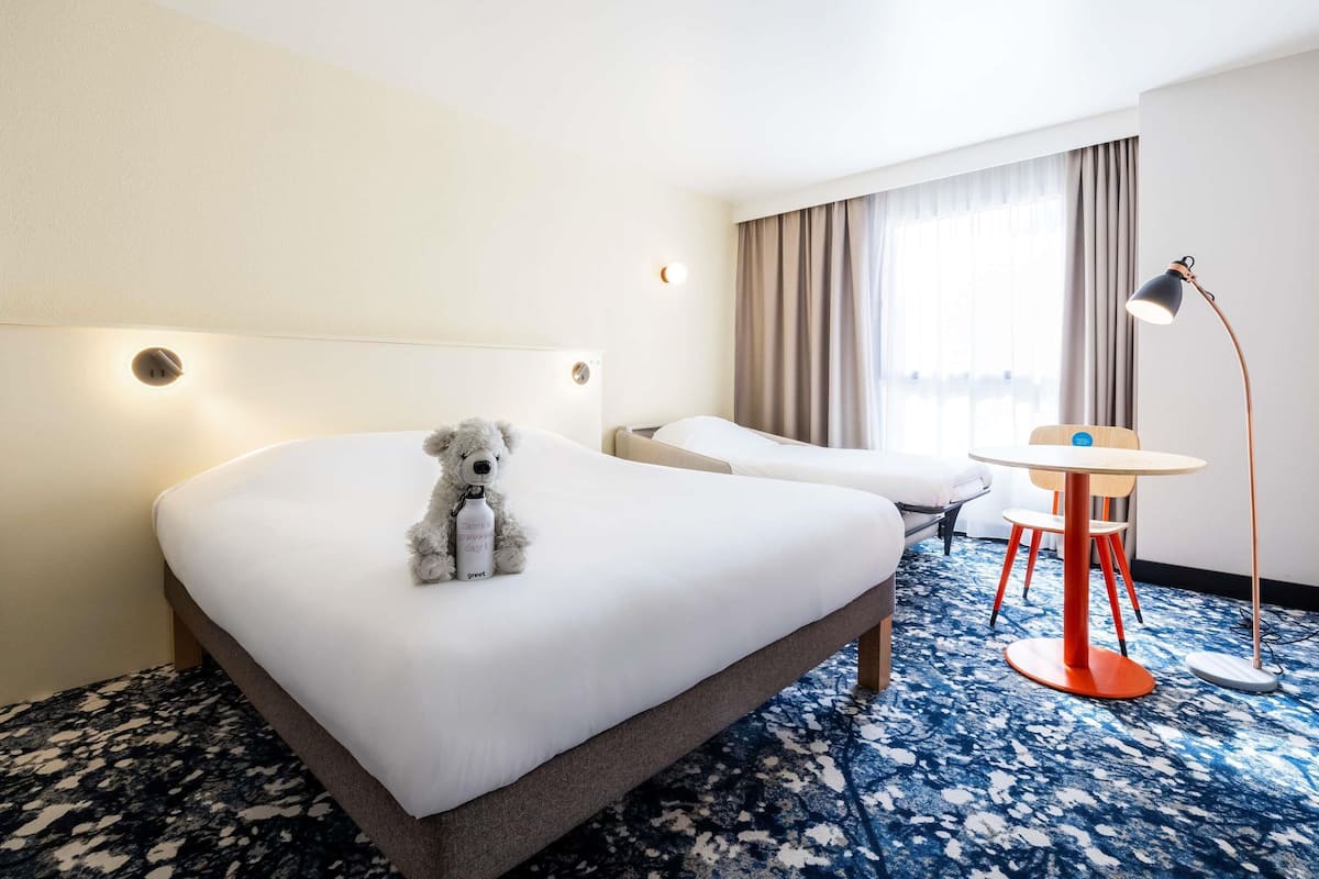 Room, 1 Double Bed with Sofa bed | Desk, blackout curtains, soundproofing, free WiFi