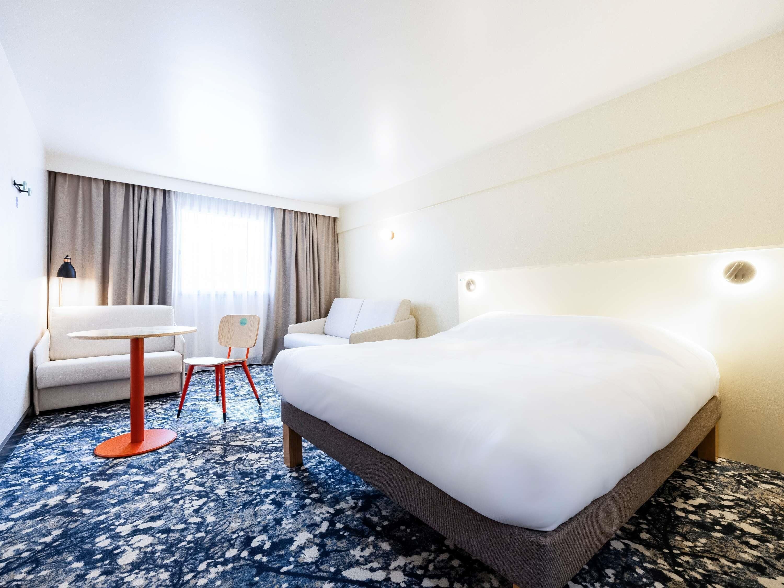 家庭套房, 多张床 (Pop) | 办公桌、遮光窗帘、隔音、免费 WiFi