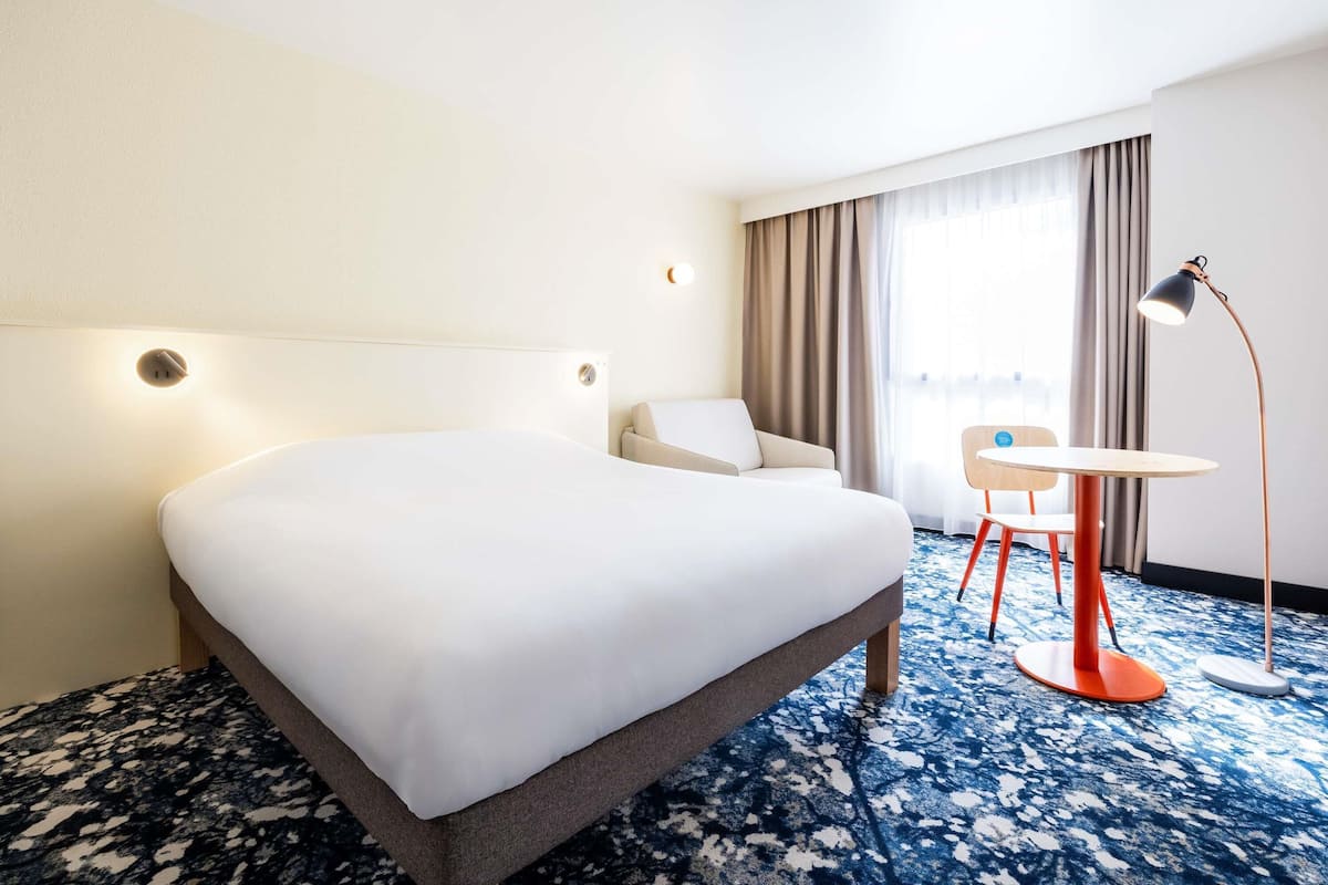 Zimmer, 1 Doppelbett und Schlafsofa