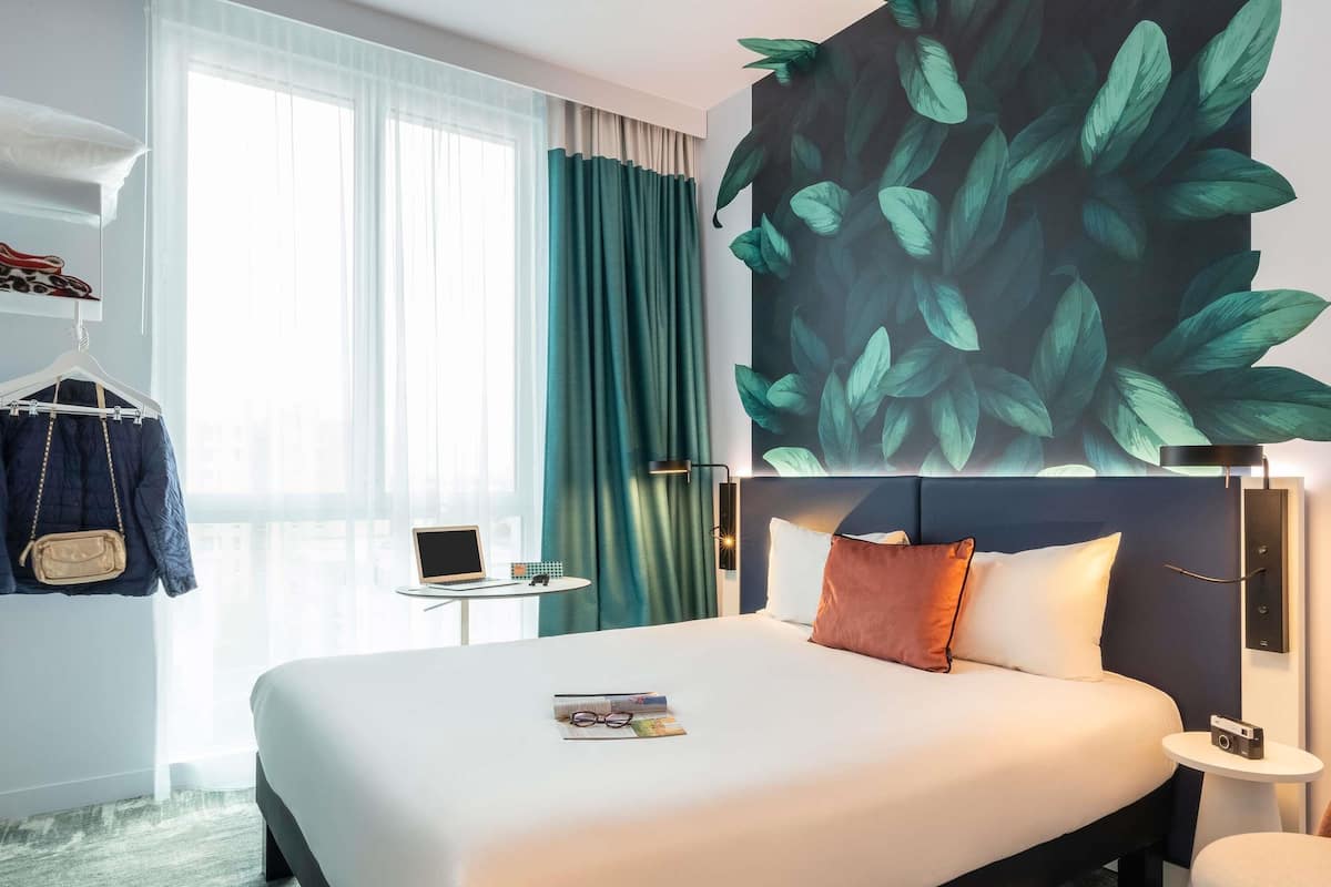 Habitación estándar, 1 cama doble | Ropa de cama de alta calidad, cortinas opacas, sistema de insonorización