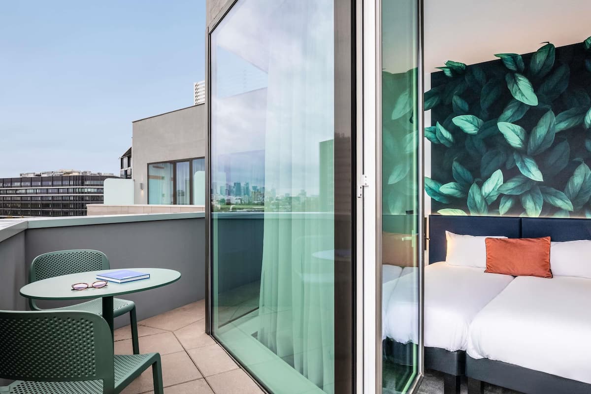 Standard Room, 2 Twin Beds | Blackout drapes, soundproofing, free WiFi