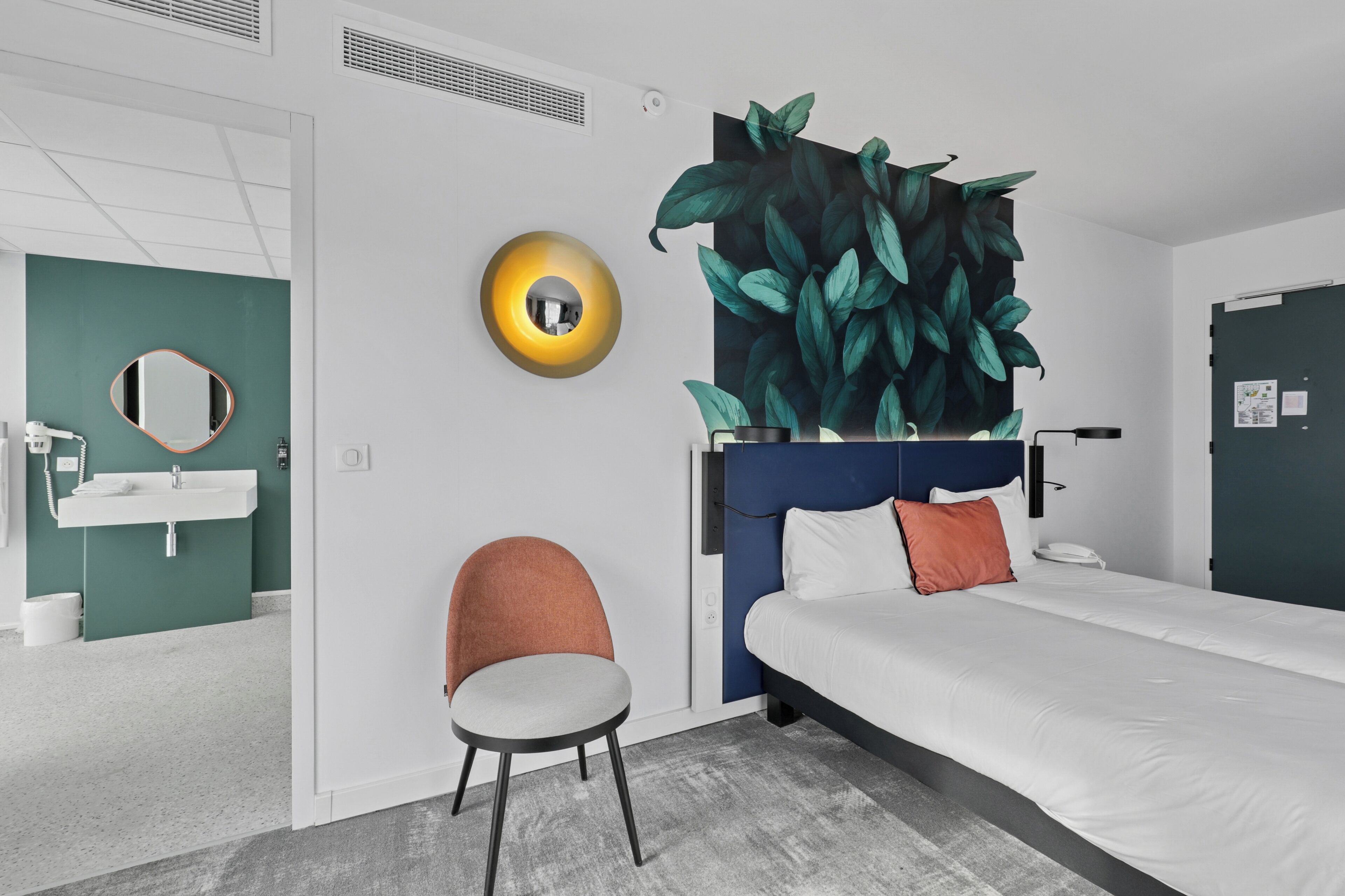 Chambre Standard, 2 lits jumeaux | Literie de qualité, décor unique, rideaux d’obscurcissement