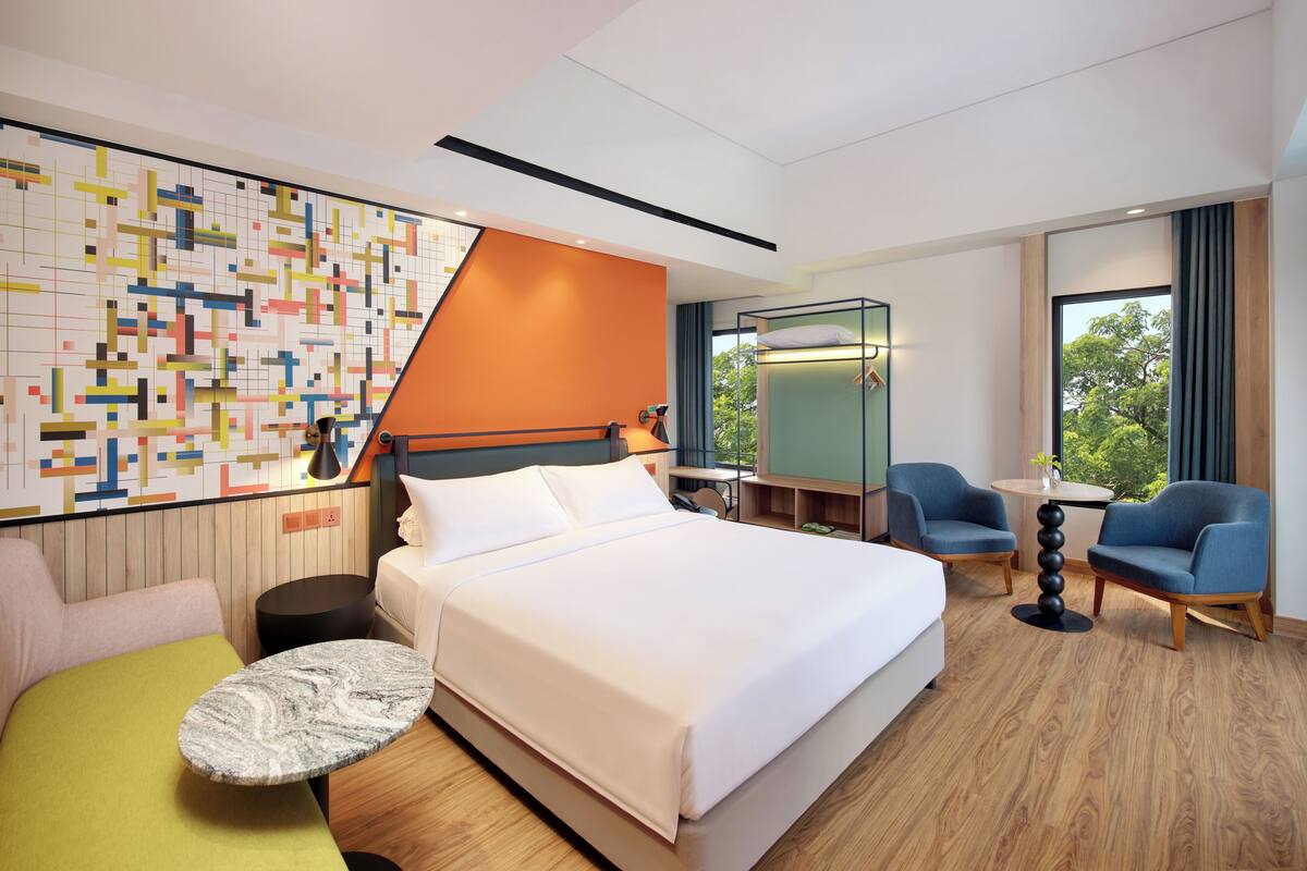 Kamar Premium, 1 Tempat Tidur Queen | Brankas, ruang kerja ramah laptop, kedap suara, dan setrika/meja setrika