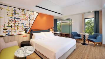 Premium Room, 1 Queen Bed | In-room safe, laptop workspace, soundproofing, iron/ironing board