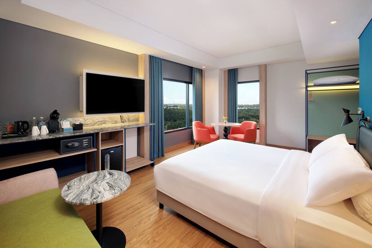 Suite, 1 Tempat Tidur Queen | Brankas, ruang kerja ramah laptop, kedap suara, dan setrika/meja setrika
