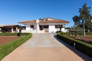 Exterior - Tenuta San Cassiano with garden and pool (San Cassiano)