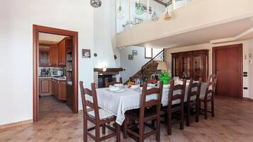 Villa familiare, 6 camere da letto, balcone (Tenuta San Cassiano With Garden And) | Pasti