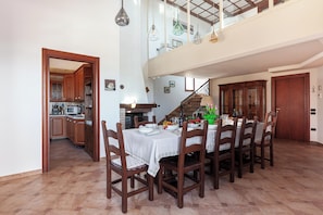 Villa familiar, 6 habitaciones, balcón (Tenuta San Cassiano With Garden And) | Restaurantes