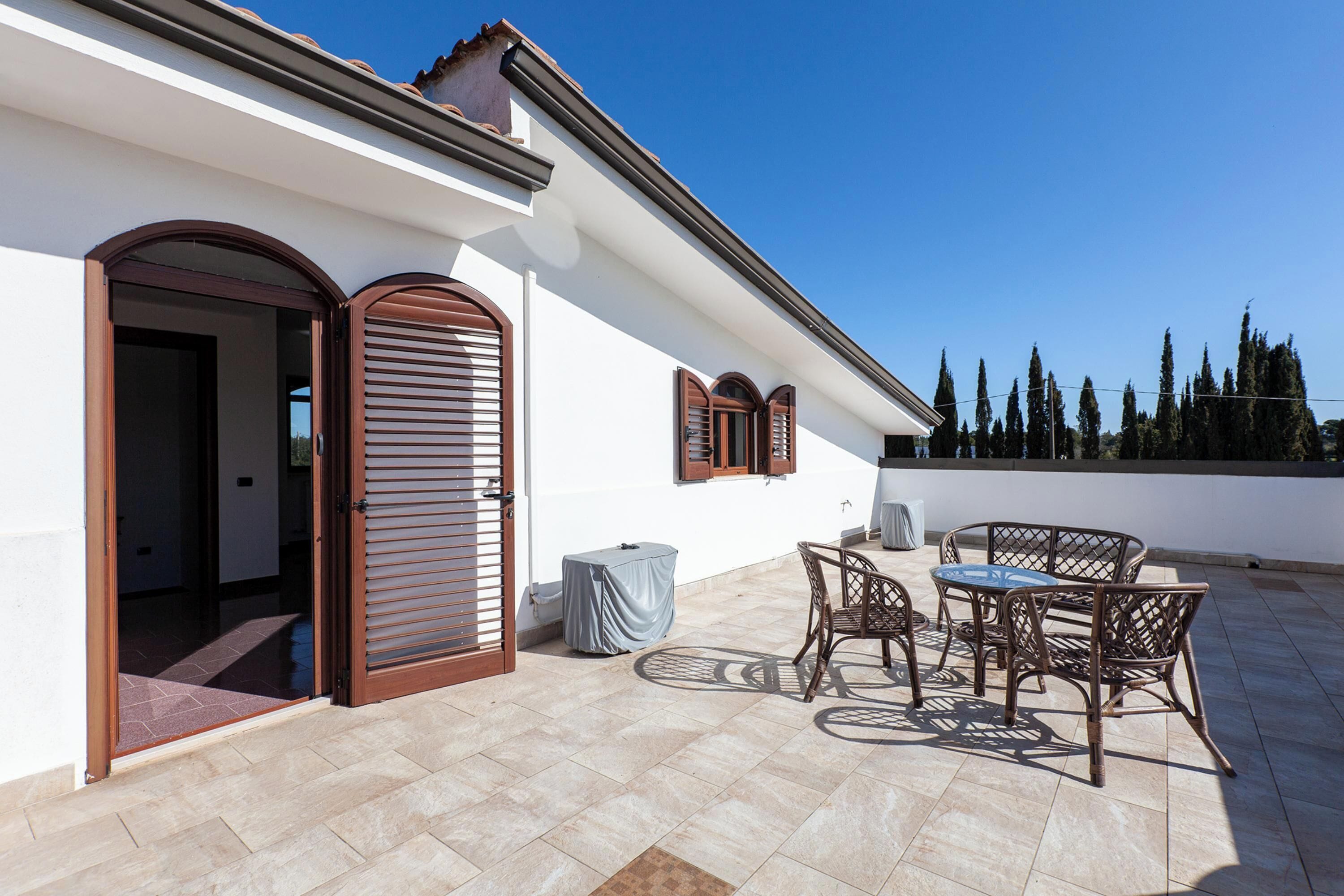 รับประทานอาหารกลางแจ้ง