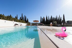 Villa familiar, varias habitaciones (Tenuta San Cassiano With Garden And) | Alberca | Alberca al aire libre por temporada 