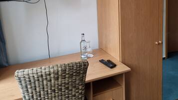 Single Room | Desk, free WiFi