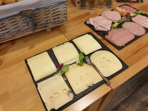 Café da manhã com buffet todos os dias mediante uma taxa