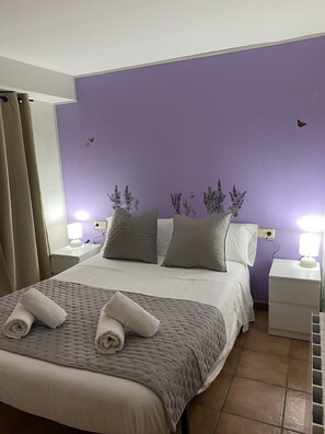 4 chambres, fer et planche à repasser, lit de bébé portatif, Wi-Fi