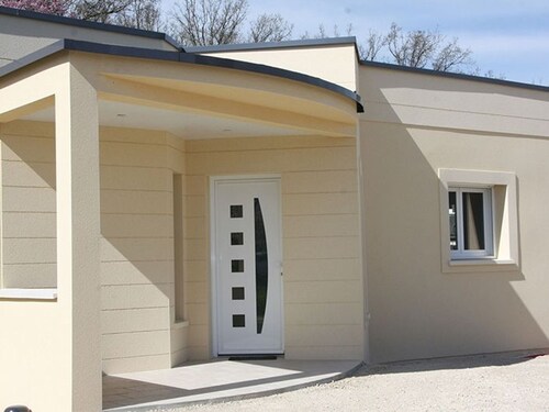 Modern house near Chartres with private parking