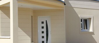 Modern house near Chartres with private parking