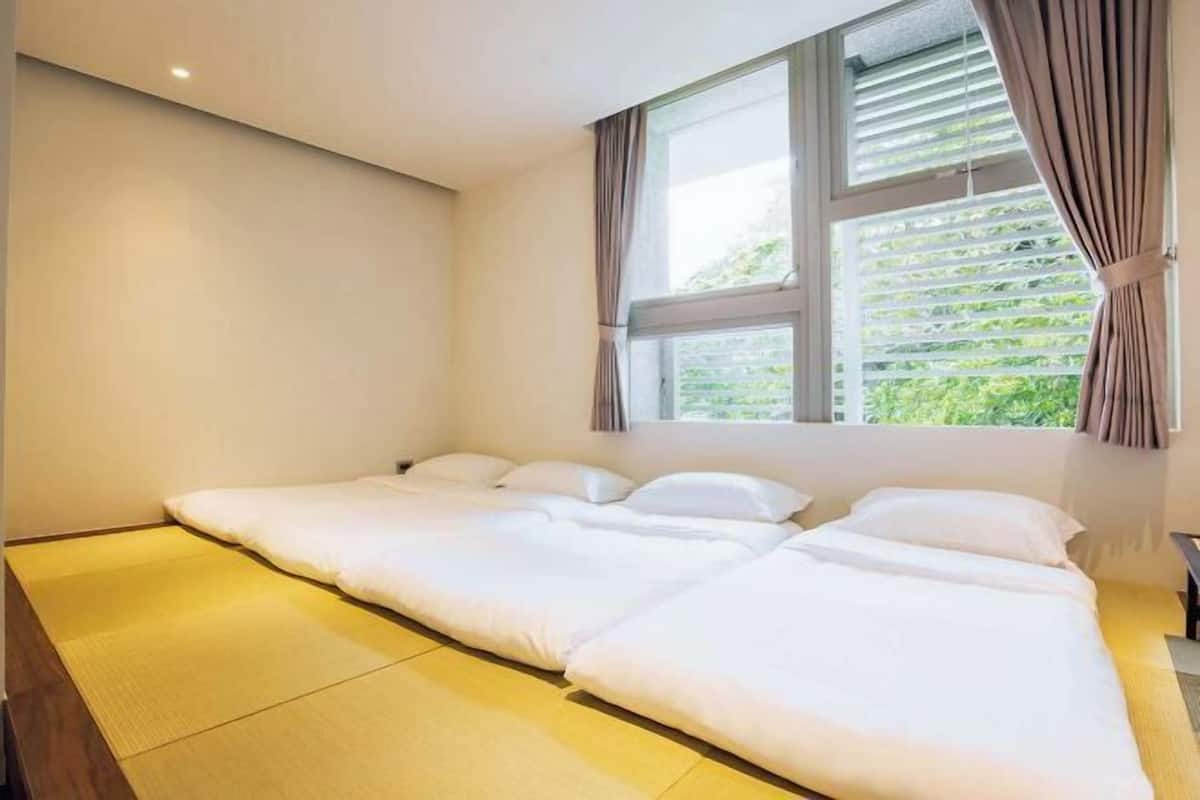 Pillowtop beds, soundproofing, free WiFi