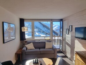 TV - Charming 3-room at the foot of slopes, 8 pers. (Plagne Aime 2000)
