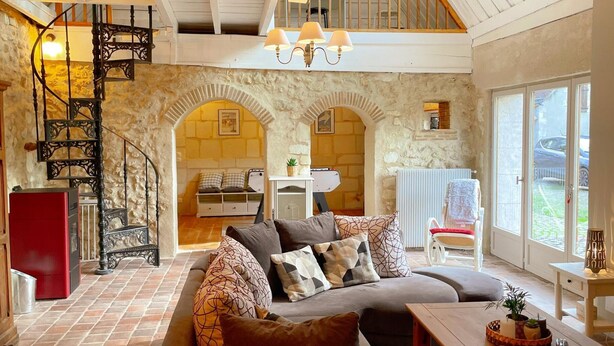 TV, foosball - Charming Cottage with Private Heated Pool, Fitness Room, Game Room, Near Rillé Lake (Rillé)
