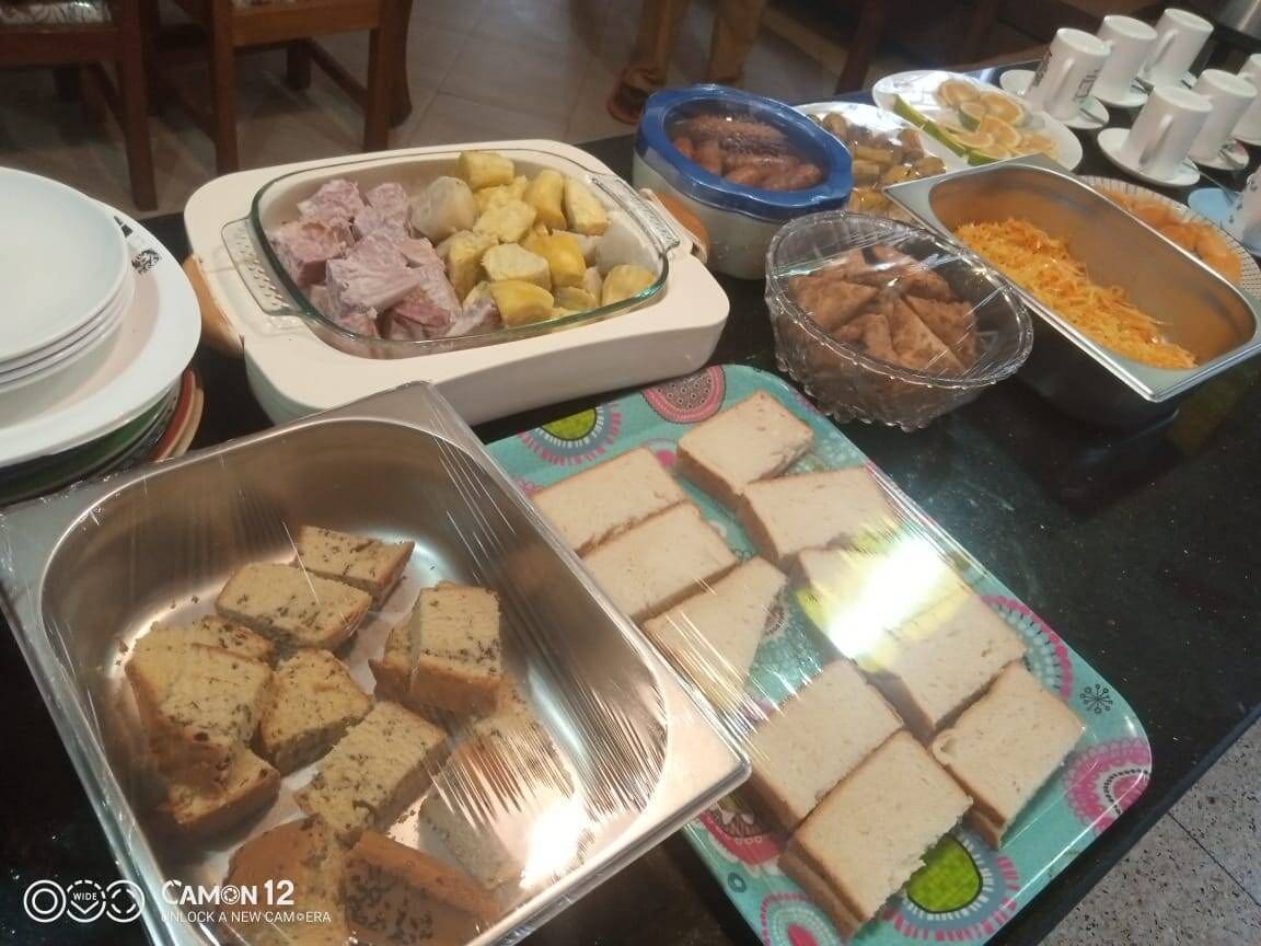 بوفيه فطور مجانًا يوميًا