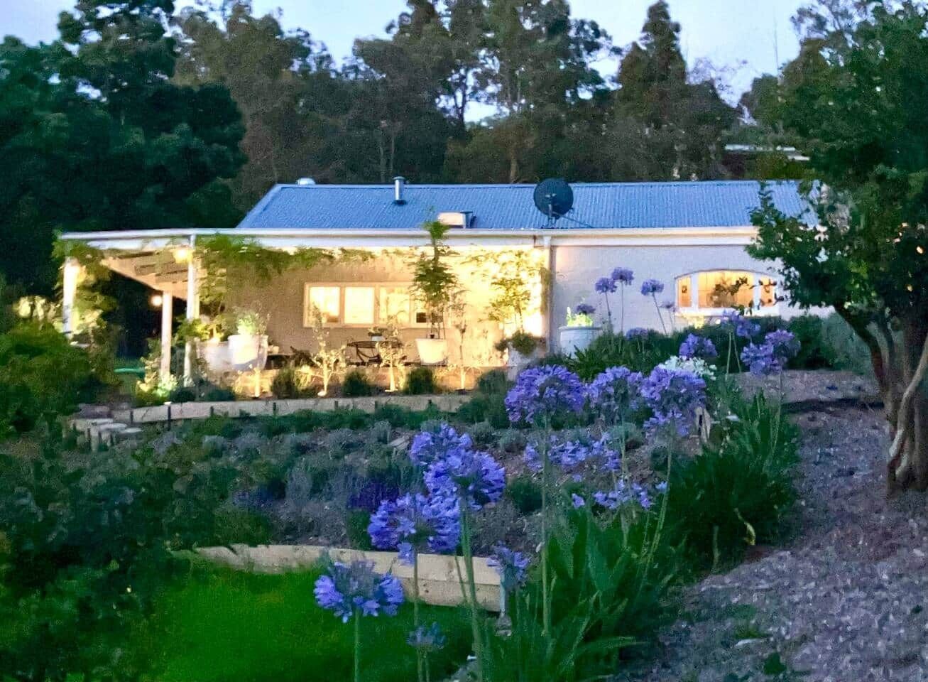 المنطقة المحيطة بالمنشأة