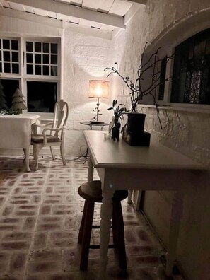 Dining - ONE WEE COTTAGE - boutique country bliss in the Yarra Valley (Healesville)