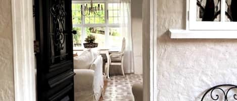 Smart TV, fireplace, books