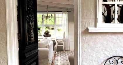 ONE WEE COTTAGE - boutique country bliss in the Yarra Valley