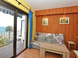TV - Seaview Apartment with Terrace, Central Lloret de Mar, Beachfront, 1BR, WIFI, Sleeps 4 (Lloret de Mar)