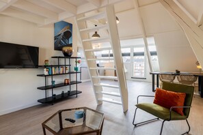 Romantic Apartment, 1 King Bed | Living area - Keizersgracht Eindhoven (Eindhoven)