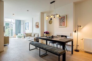 Deluxe Apartment, 1 King Bed | Living area - Keizersgracht Eindhoven (Eindhoven)