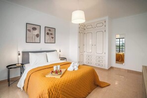 4 slaapkamers, een strijkplank/strijkijzer, wifi, beddengoed