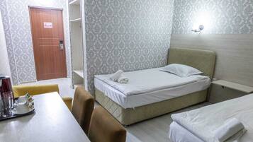 Standard Twin Room | Desk, free WiFi, bed sheets