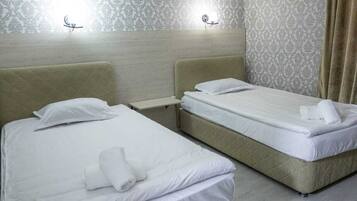 Standard Twin Room | Desk, free WiFi, bed sheets