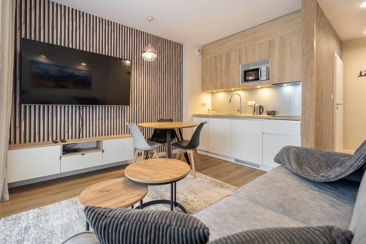 Departamento estándar | Sala de estar | Smart TV de 37 pulgadas con canales digitales