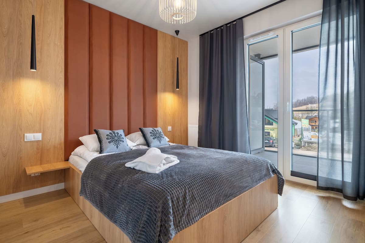 1 habitación, tabla de planchar con plancha, wifi gratis y ropa de cama