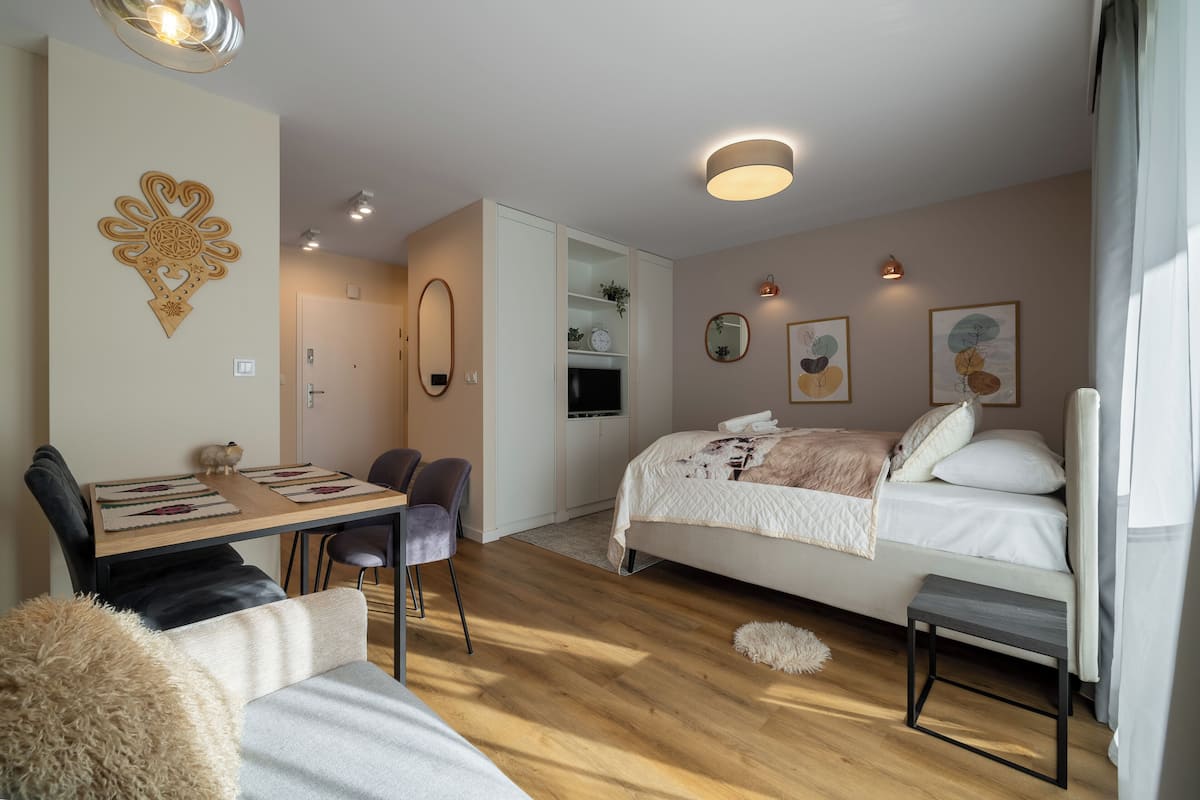 Comfort Studio Suite | Iron/ironing board, free WiFi, bed sheets