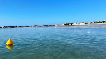 Plage à proximité, chaises longues